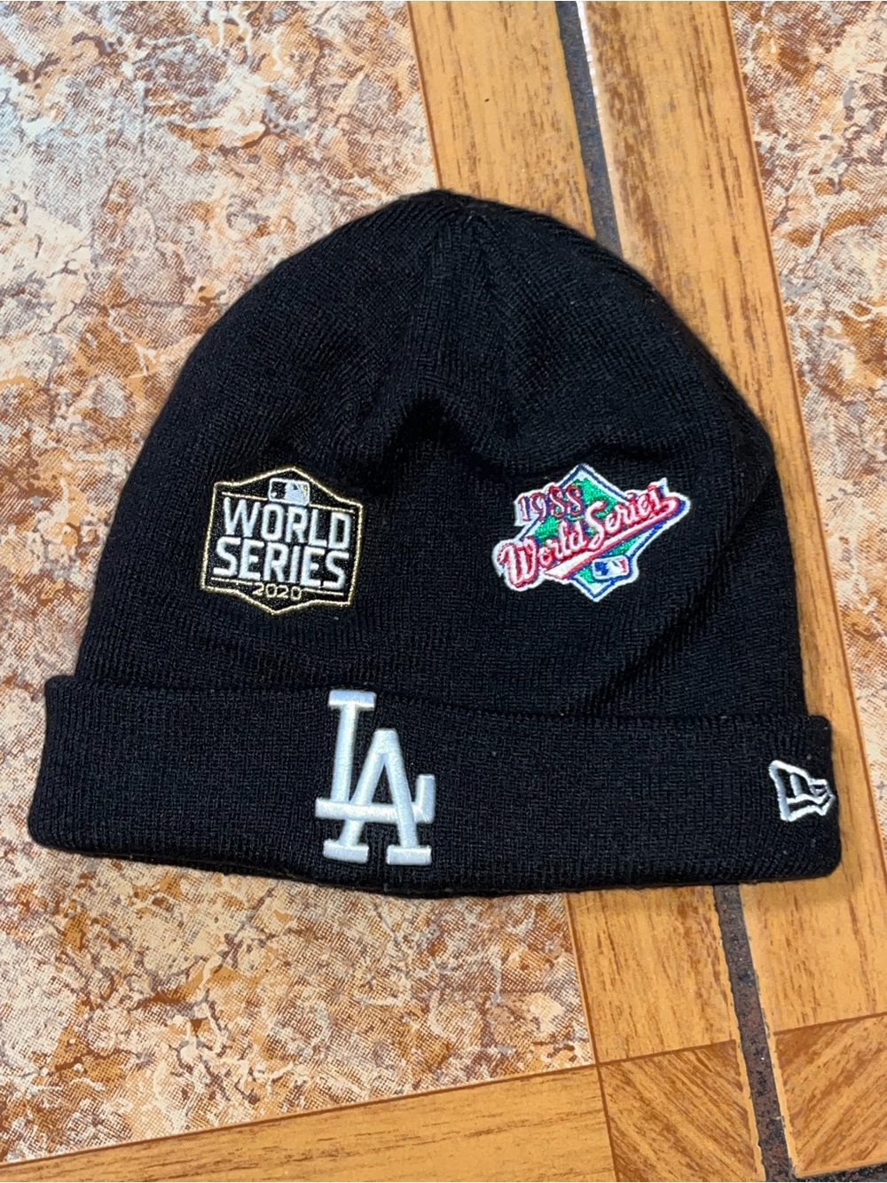 NEW ERA BLACK LOS ANGELES DODGERS 7X WORLD SERIES CHAMPIONS SPORTS KNIT BEANIE